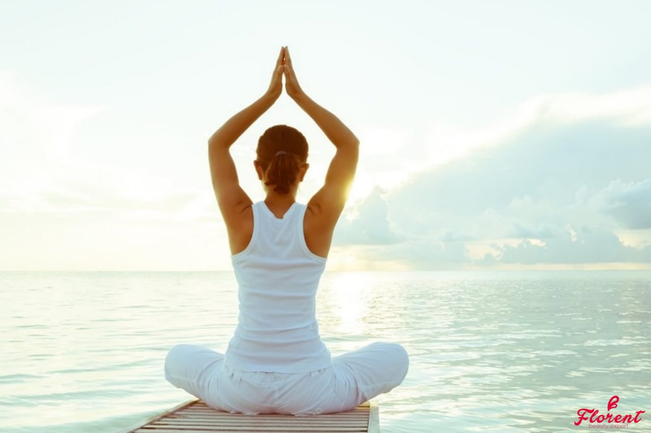 Оздоровления организма человека. Столик духовные практики йога. Йога с видом на море. Медитация на свет Крийя йога асаны. Крийя йога практика.